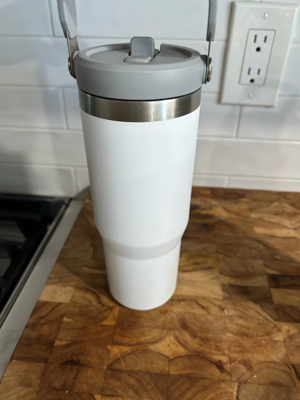 Stanley White Travel Tumbler with Gray Handle 30 oz flip top - Picture 4 of 9